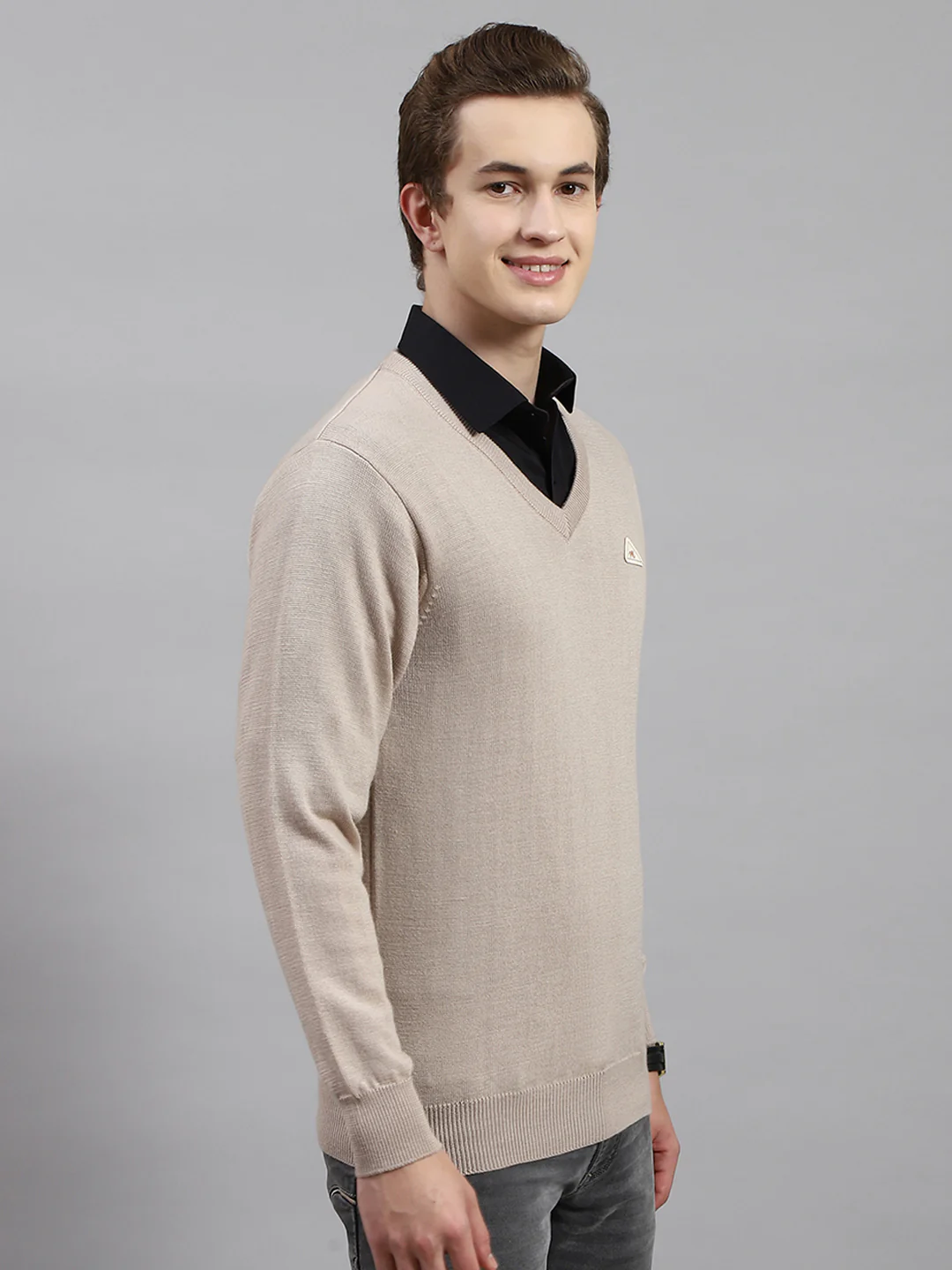 Men Beige Solid V Neck Full Sleeve Pullover - Image 4
