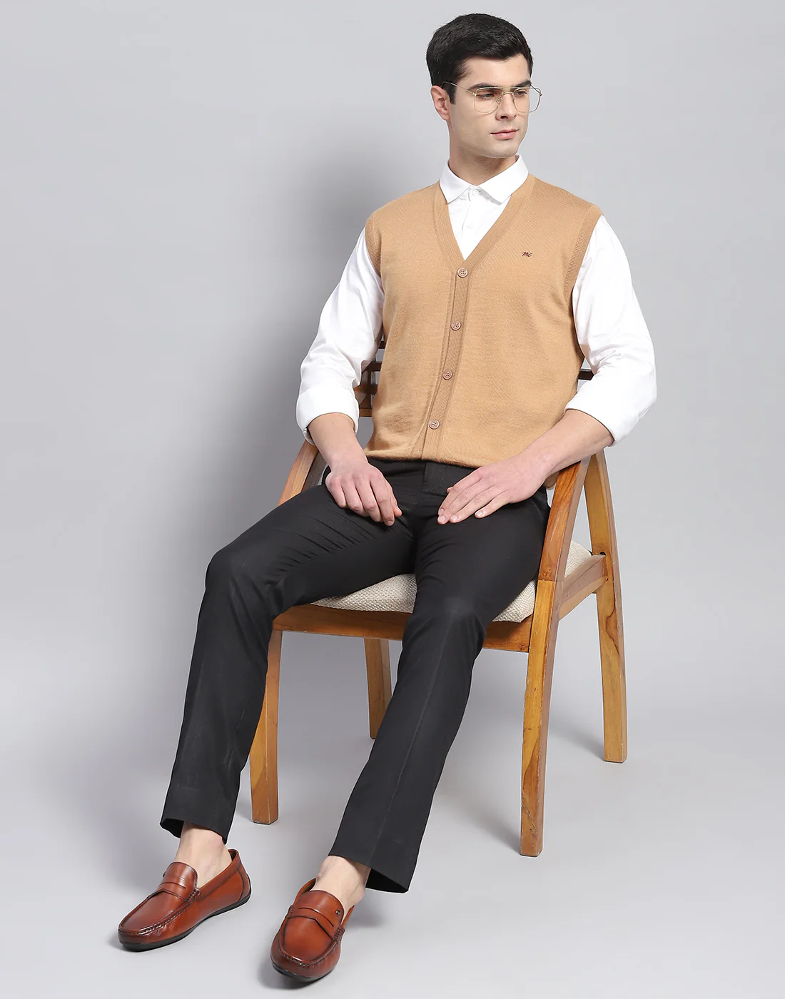 Men Beige Solid V Neck Sleeveless Cardigan - Image 2