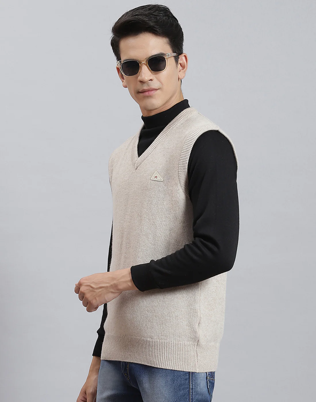 Men Beige Solid V Neck Sleeveless Sweater - Image 3