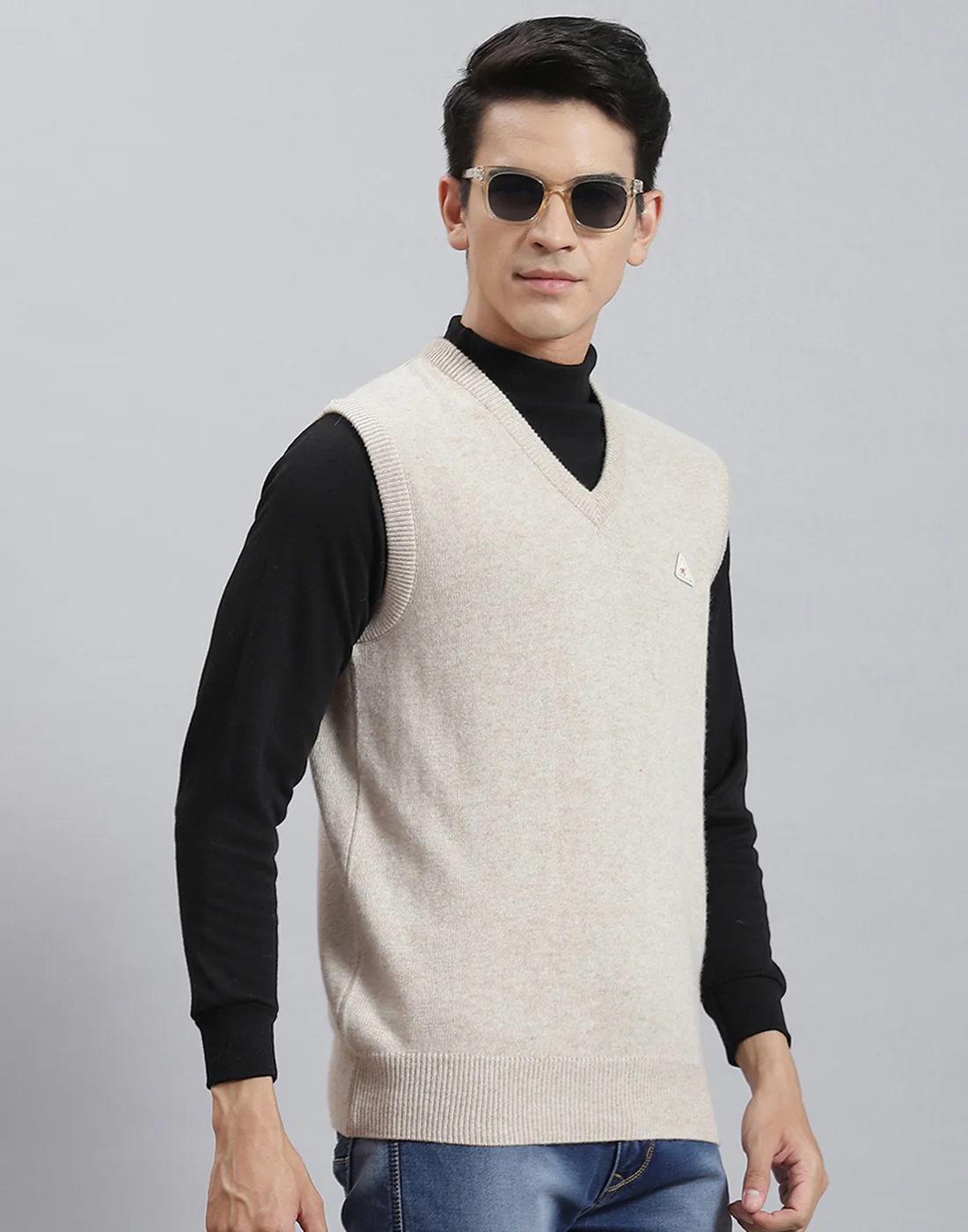 Men Beige Solid V Neck Sleeveless Sweater - Image 4