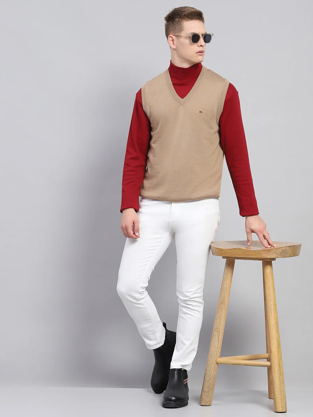 Men Beige Solid V Neck Sleeveless Sweater - Image 2
