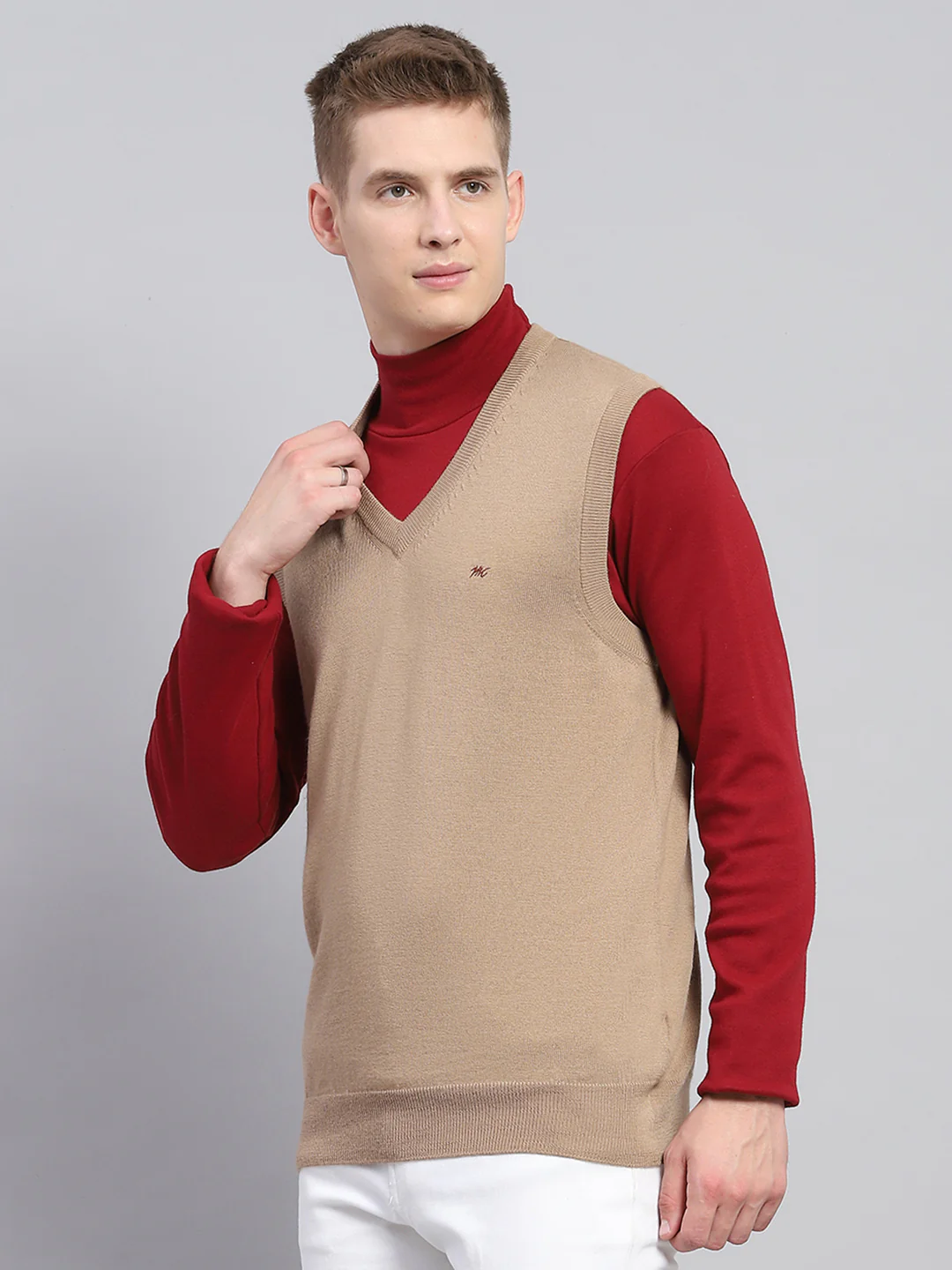 Men Beige Solid V Neck Sleeveless Sweater - Image 3
