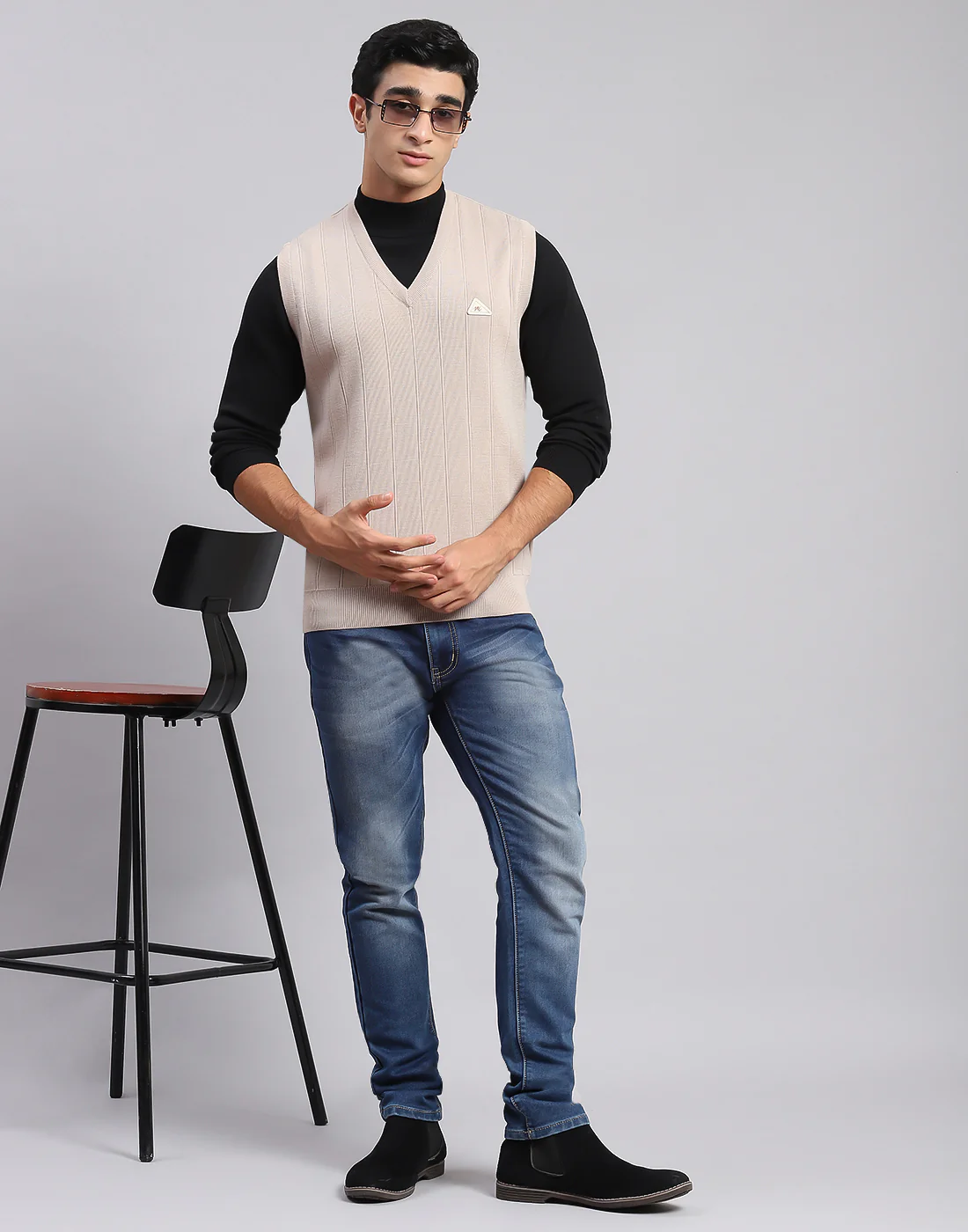 Men Beige Solid V Neck Sleeveless Sweater - Image 5