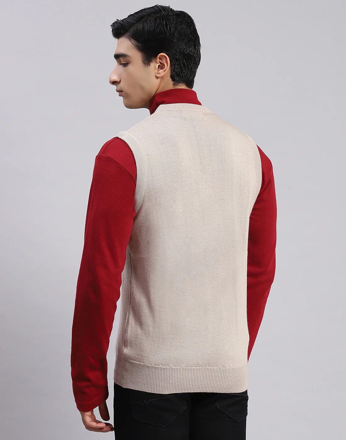 Men Beige Solid V Neck Sleeveless Sweaters/Pullovers - Image 5