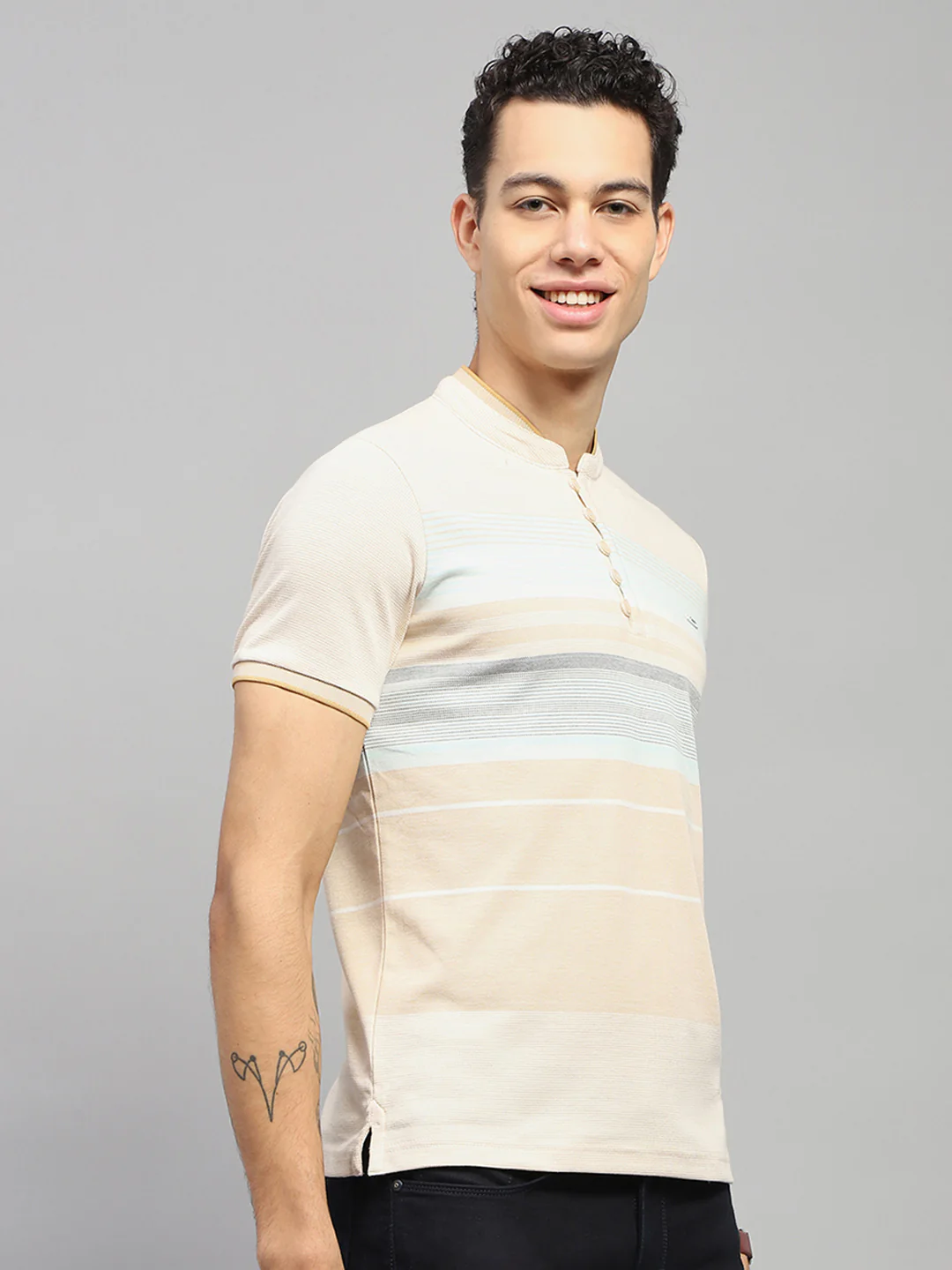 Men Beige Stripe Band Collar Half Sleeve T-Shirt - Image 4