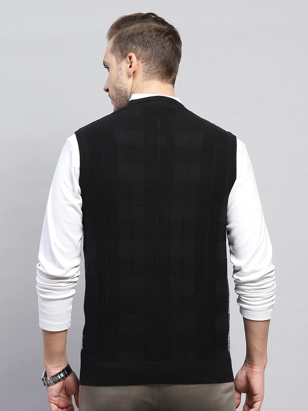 Men Black Check V Neck Sleeveless Sweater - Image 5