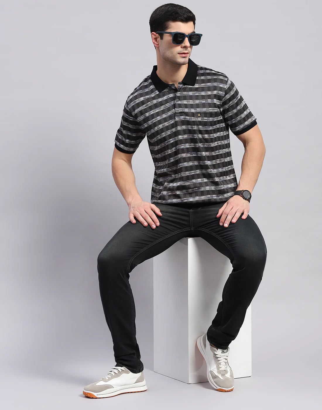 Men Black Jaquard Polo Collar Half Sleeve T-Shirt - Image 2