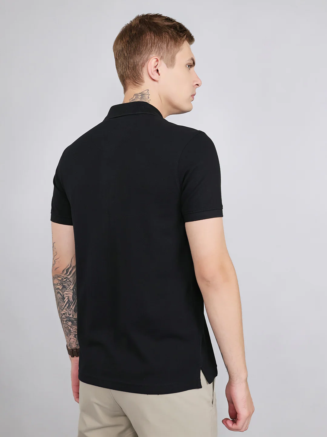 Men Black Plain Collar Half Sleeve T-Shirt - Image 4