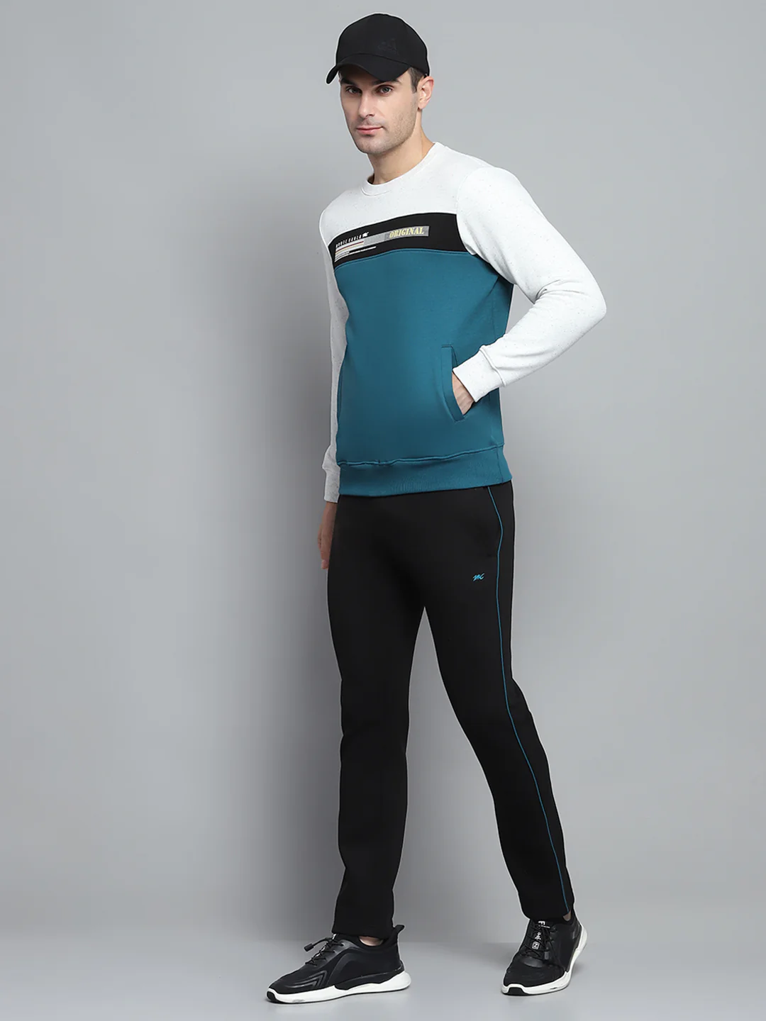 Men Black Printed Round Neck Full Sleeve Winter Tracksuit - Image 2