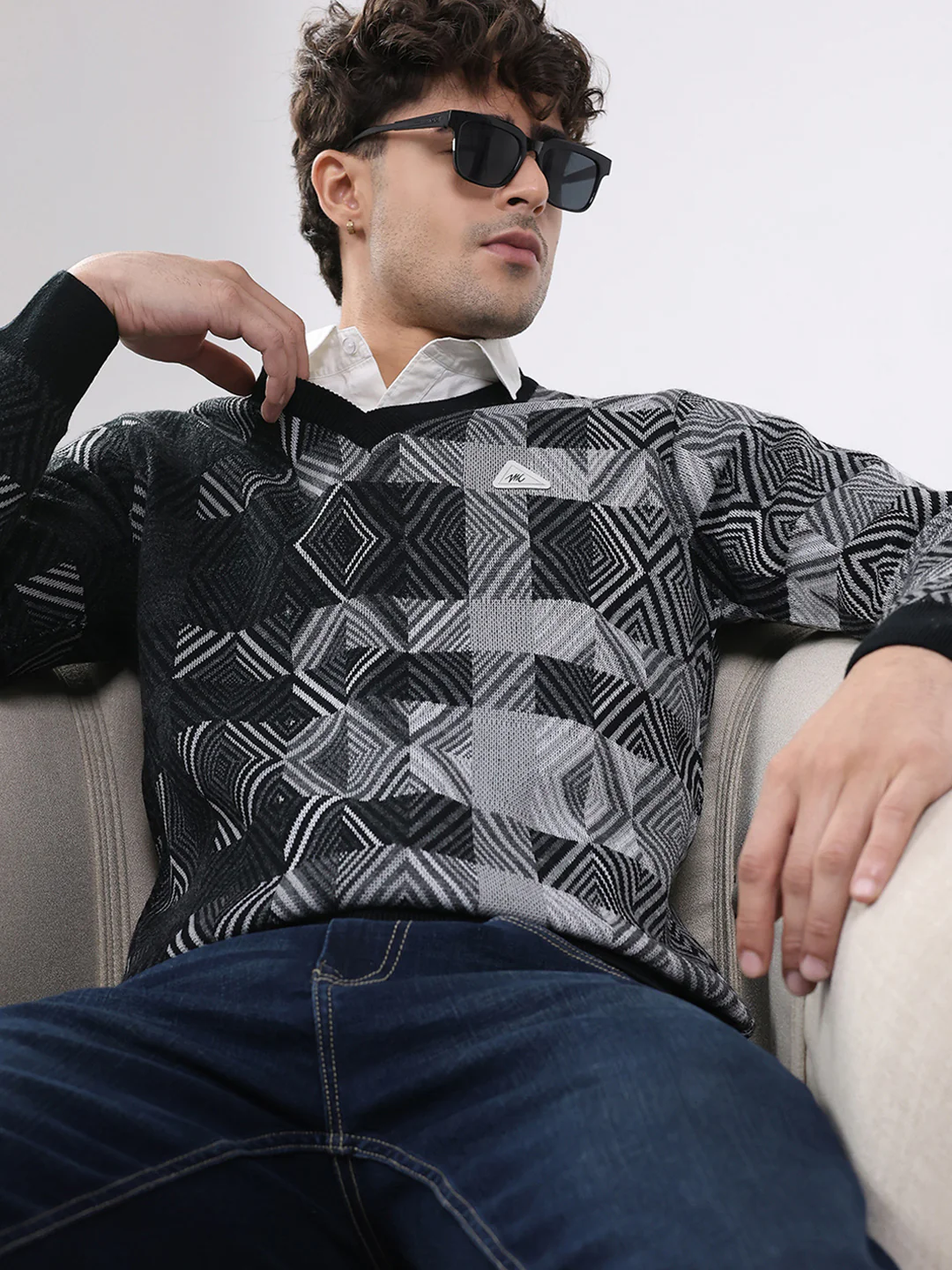 Men Black Self Design V Neck Full Sleeve Pullover - Image 6