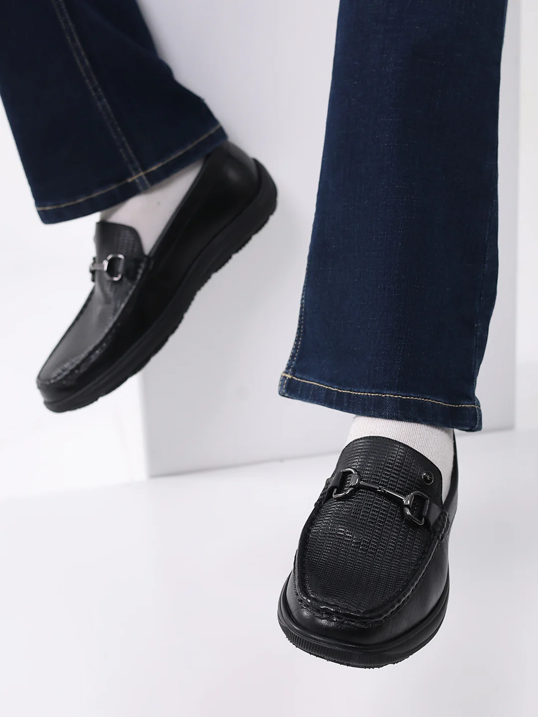 Men Black Comfortable Slip on Leather Loafers - Image 10