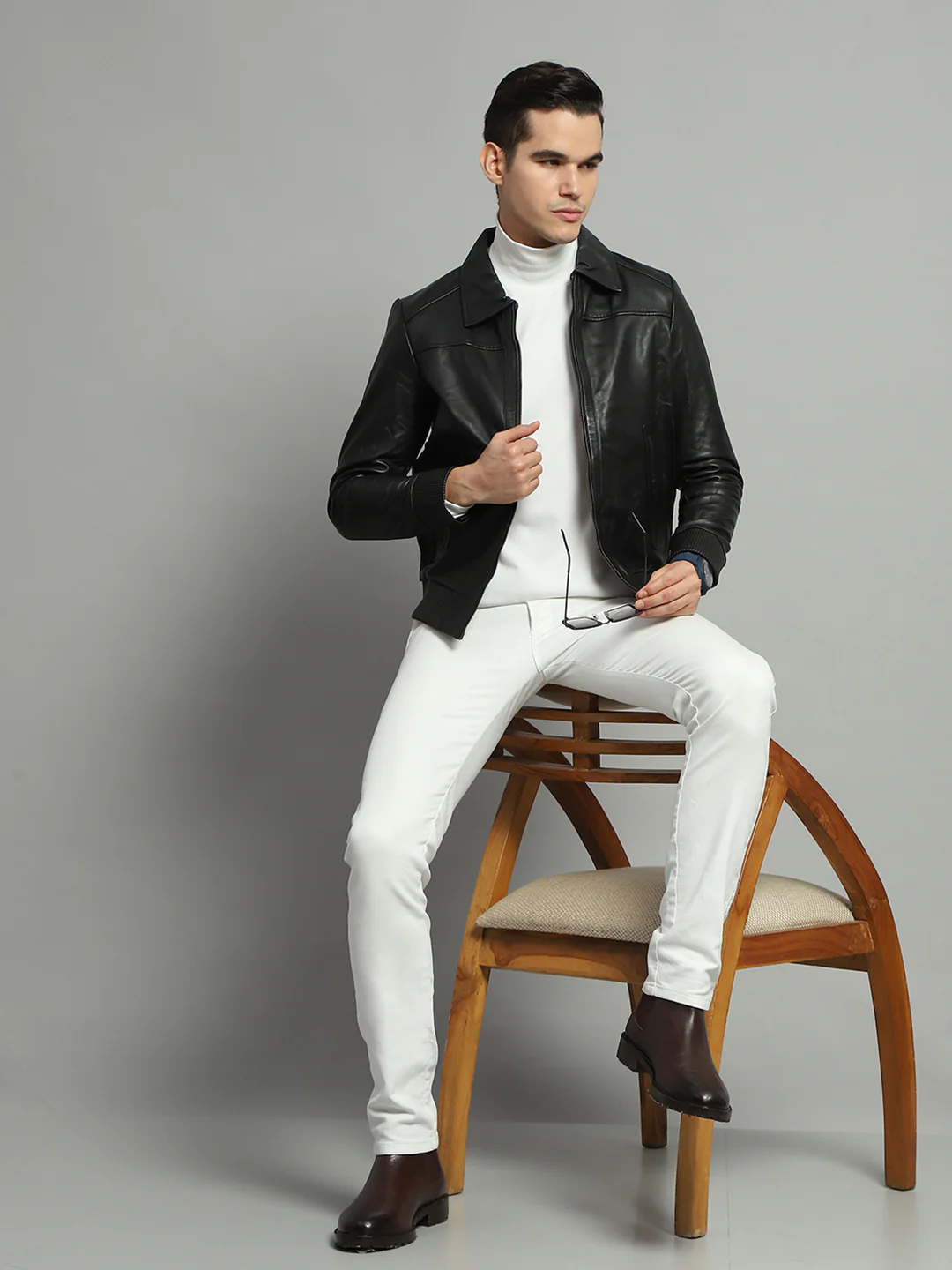 Men Black Solid Collar Full Sleeve Jacket - Image 2