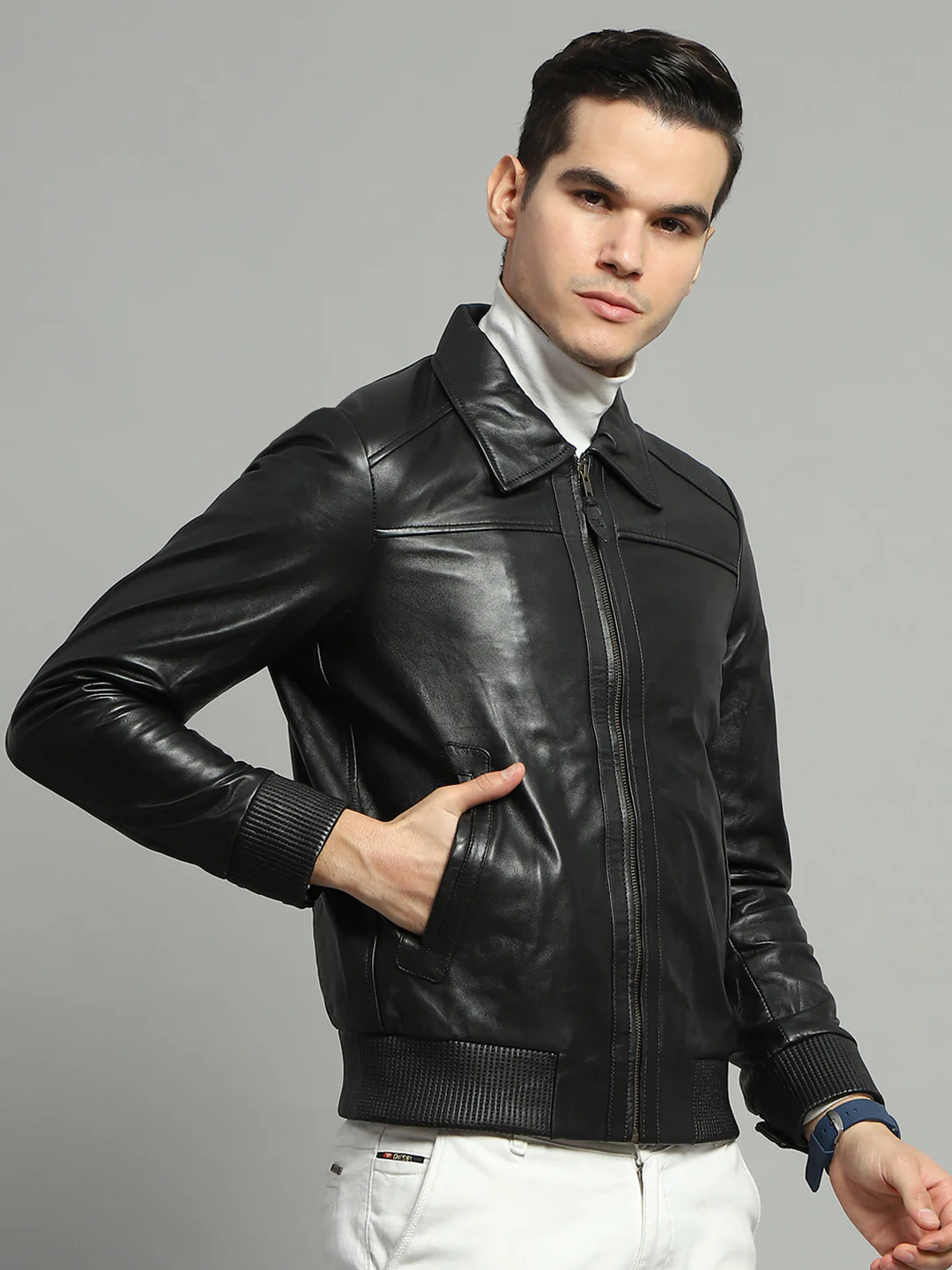 Men Black Solid Collar Full Sleeve Jacket - Image 4