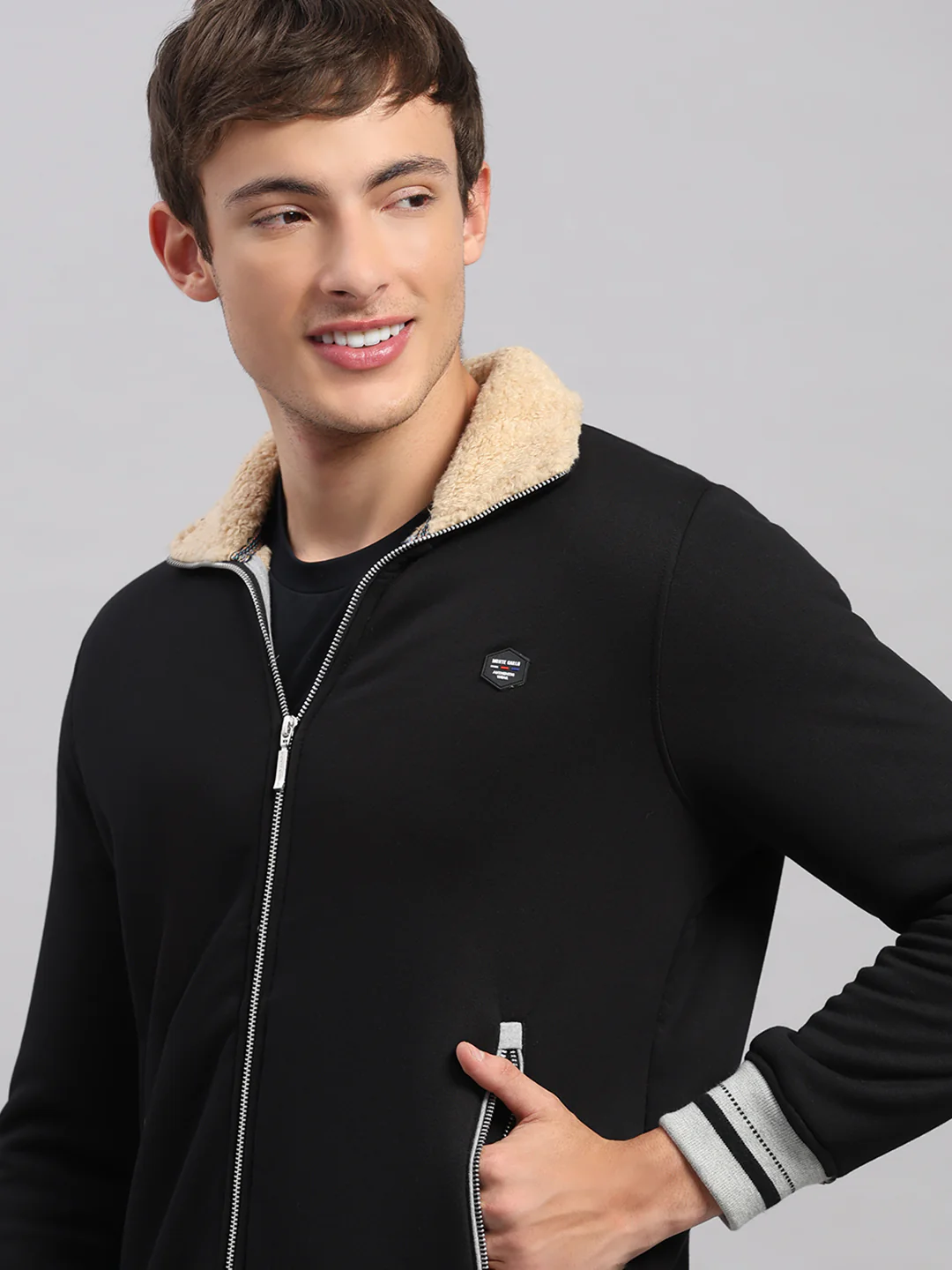 Men Black Solid Collar Full Sleeve Sweatshirt - Image 7