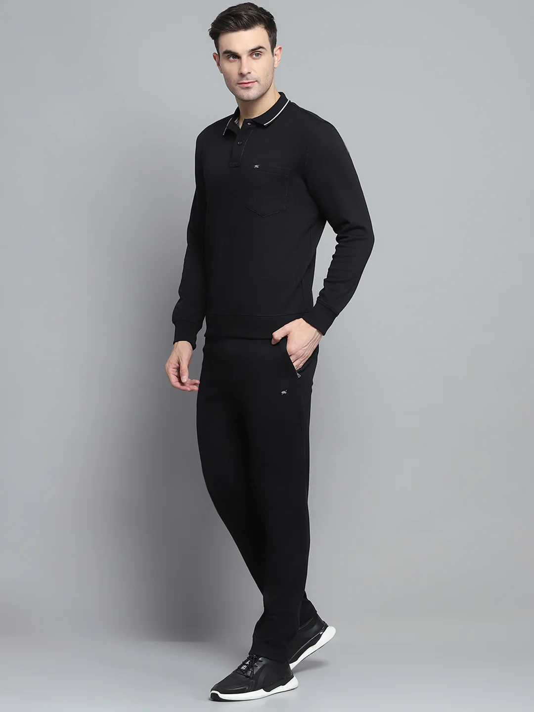 Men Black Solid Collar Full Sleeve Winter Tracksuit - Image 3