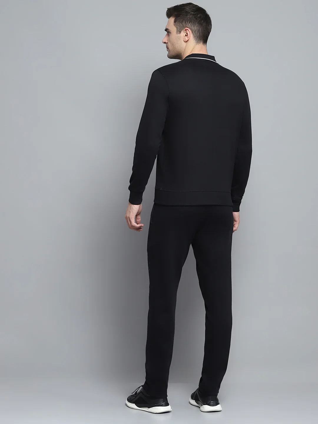 Men Black Solid Collar Full Sleeve Winter Tracksuit - Image 5
