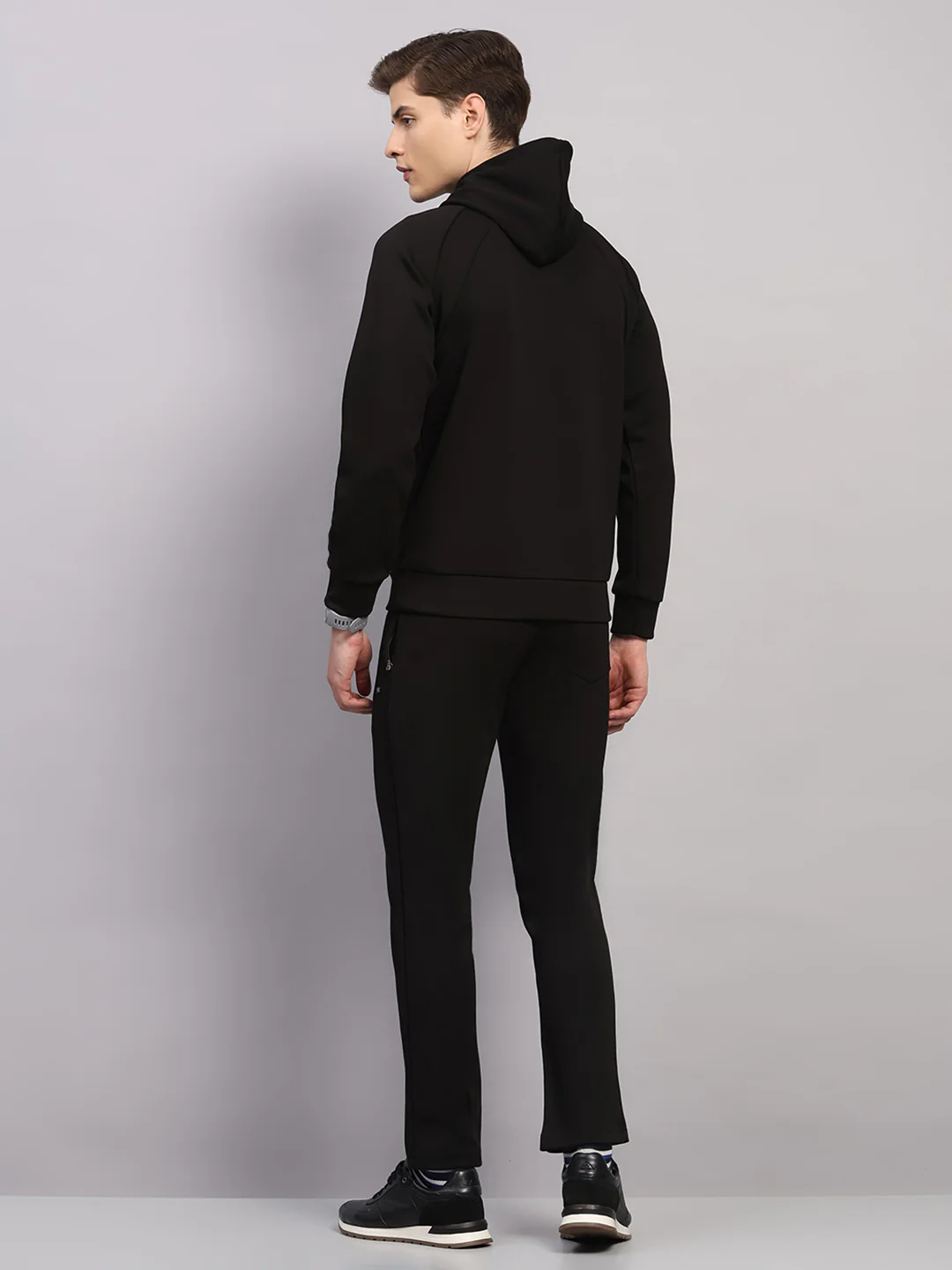 Men Black Solid Collar Full Sleeve Winter Tracksuit - Image 5