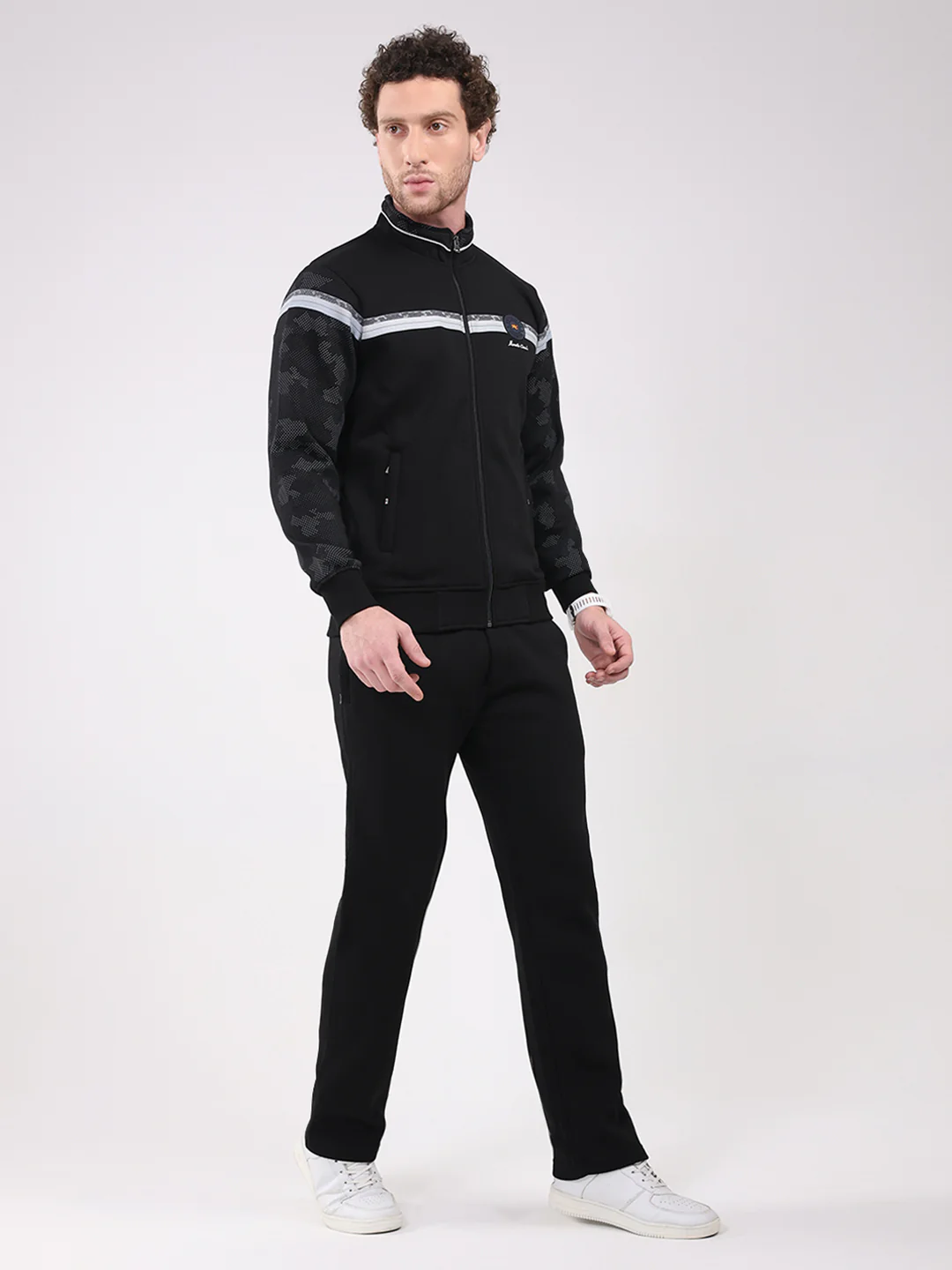 Men Black Solid Collar Full Sleeve Winter Tracksuit - Image 4