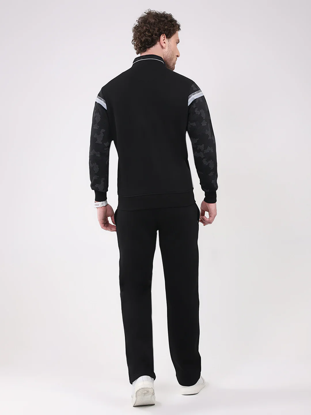 Men Black Solid Collar Full Sleeve Winter Tracksuit - Image 5