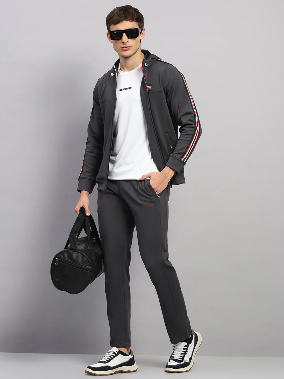 Men Black Solid Collar Full Sleeve Winter Tracksuit - Image 2