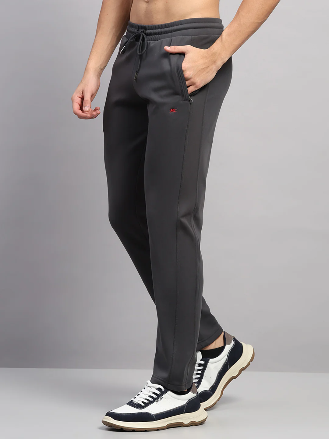 Men Black Solid Collar Full Sleeve Winter Tracksuit - Image 7