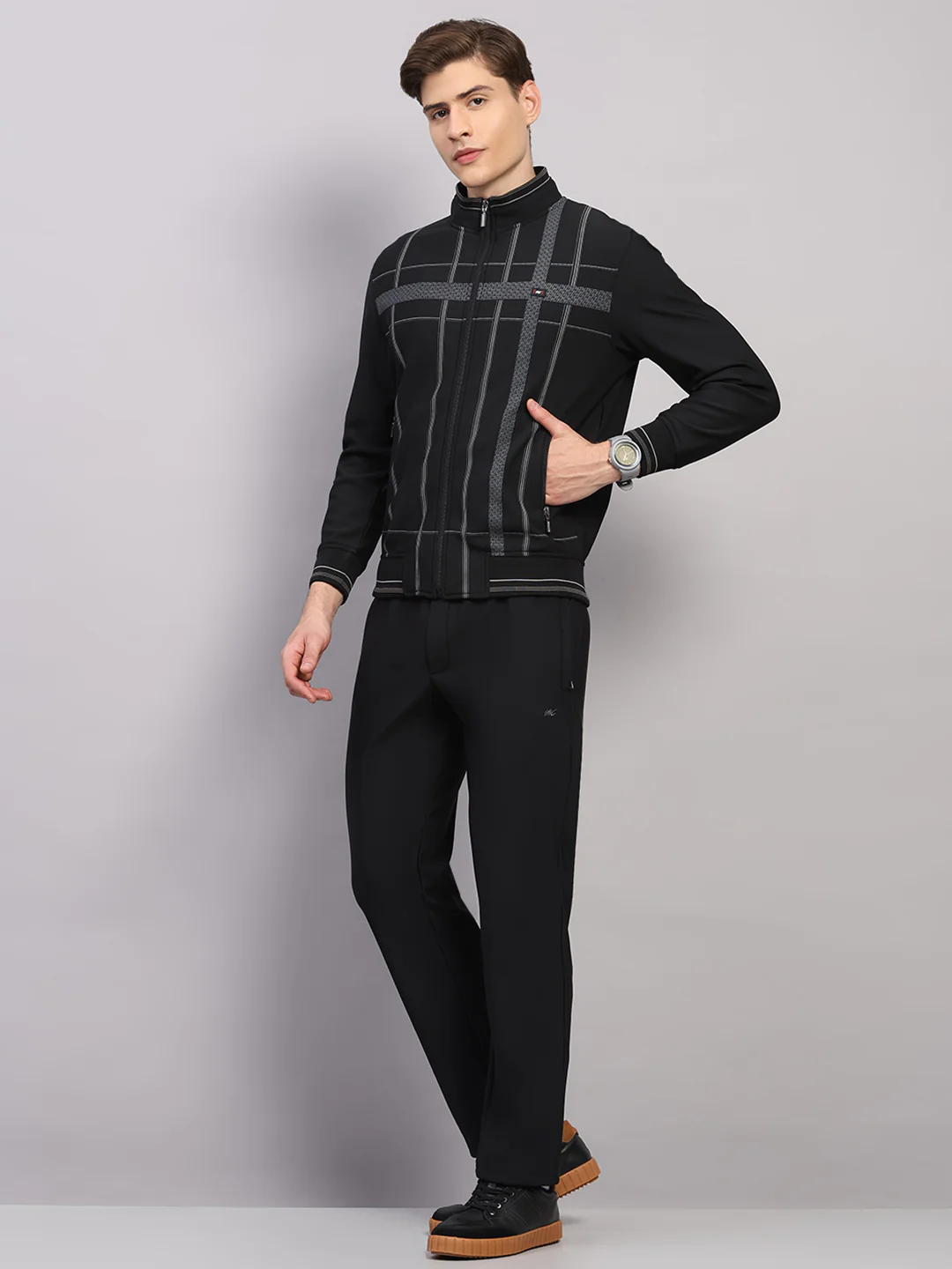 Men Black Solid Collar Full Sleeve Winter Tracksuit - Image 3