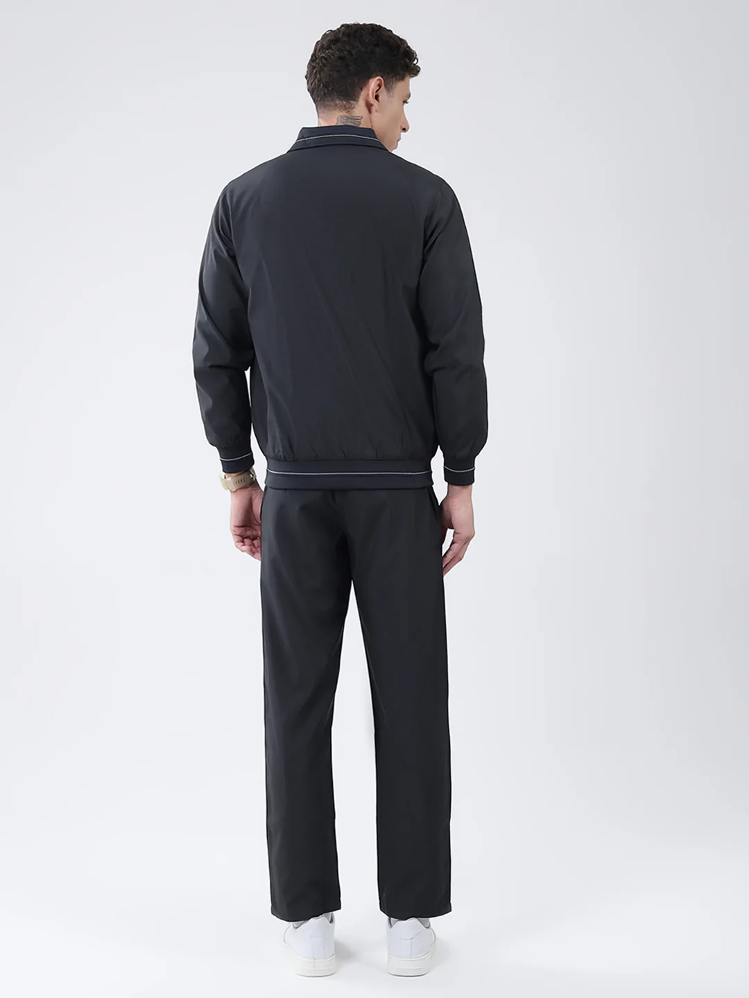 Men Black Solid Collar Full Sleeve Winter Tracksuit - Image 5
