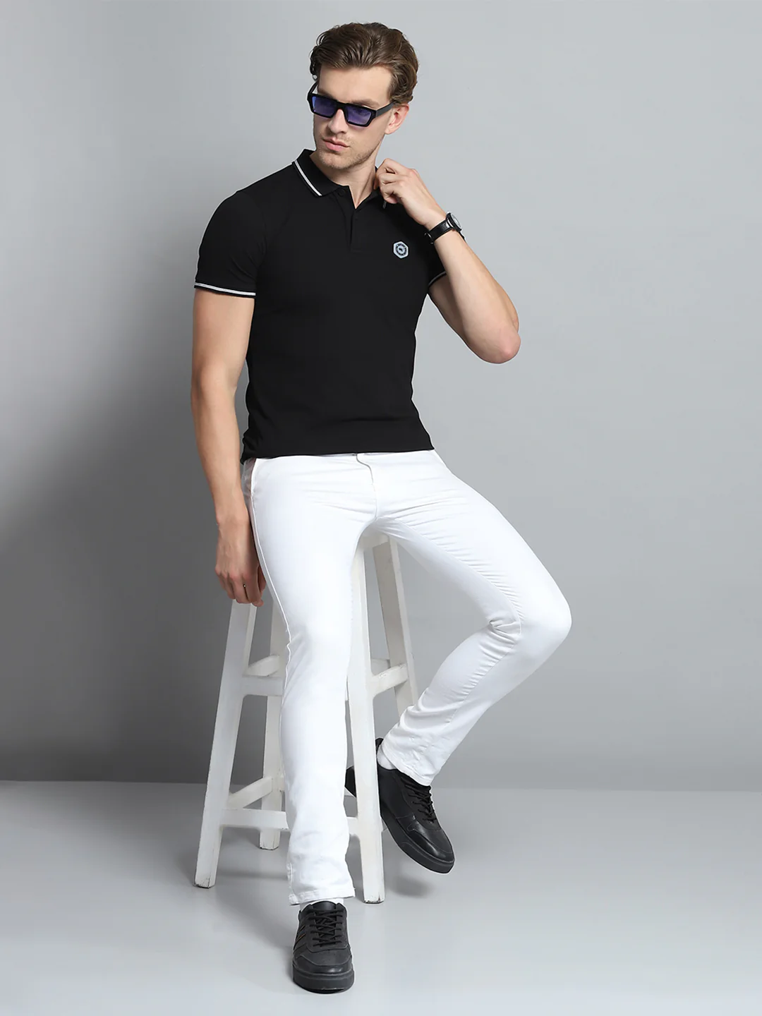Men Black Solid Collar Half Sleeve T-Shirt - Image 2