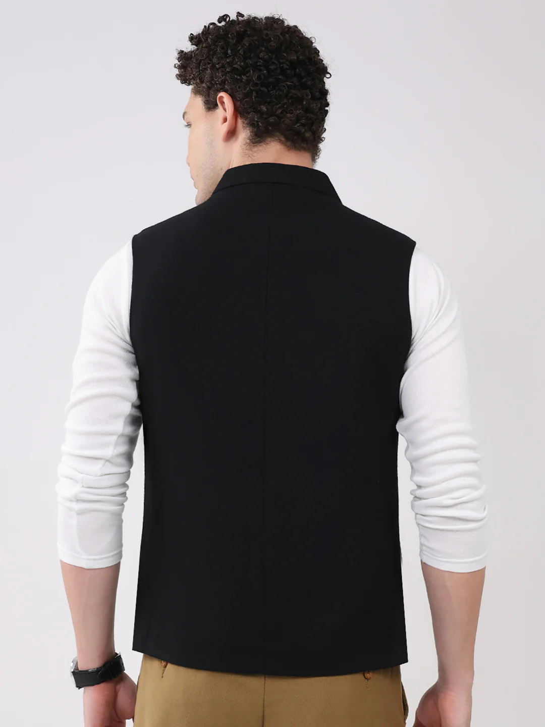 Men Black Solid Collar Sleeveless Jacket - Image 5