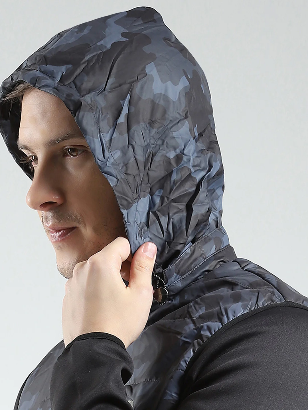 Men Black Solid Detachable Hood Full Sleeve Reversible Sweatshirt - Image 11
