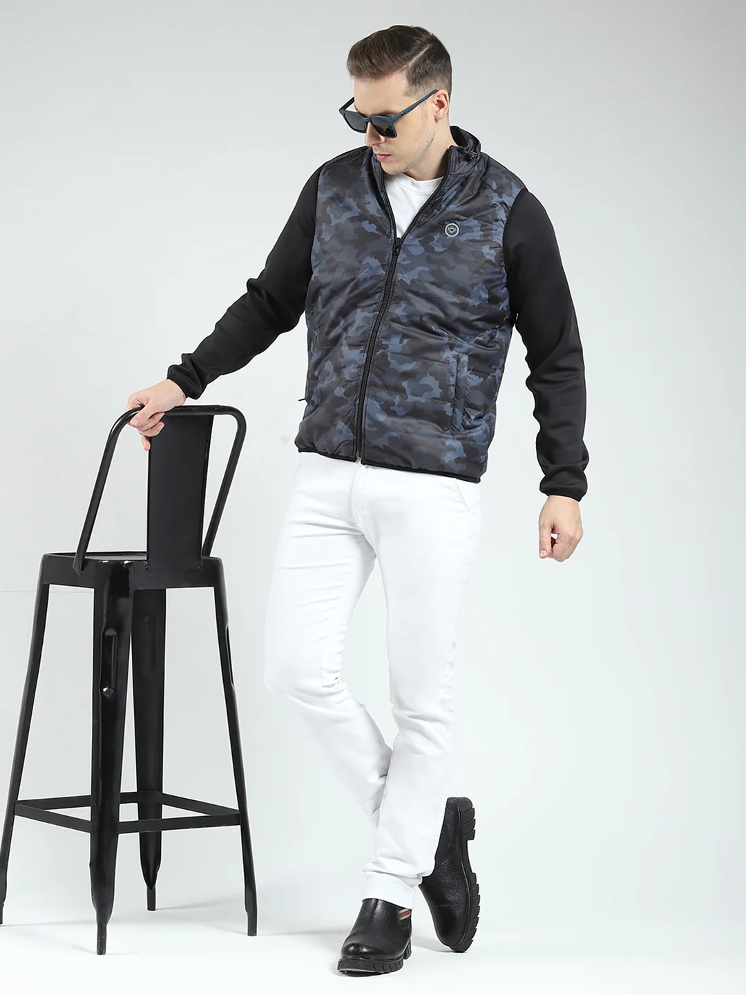 Men Black Solid Detachable Hood Full Sleeve Reversible Sweatshirt - Image 2