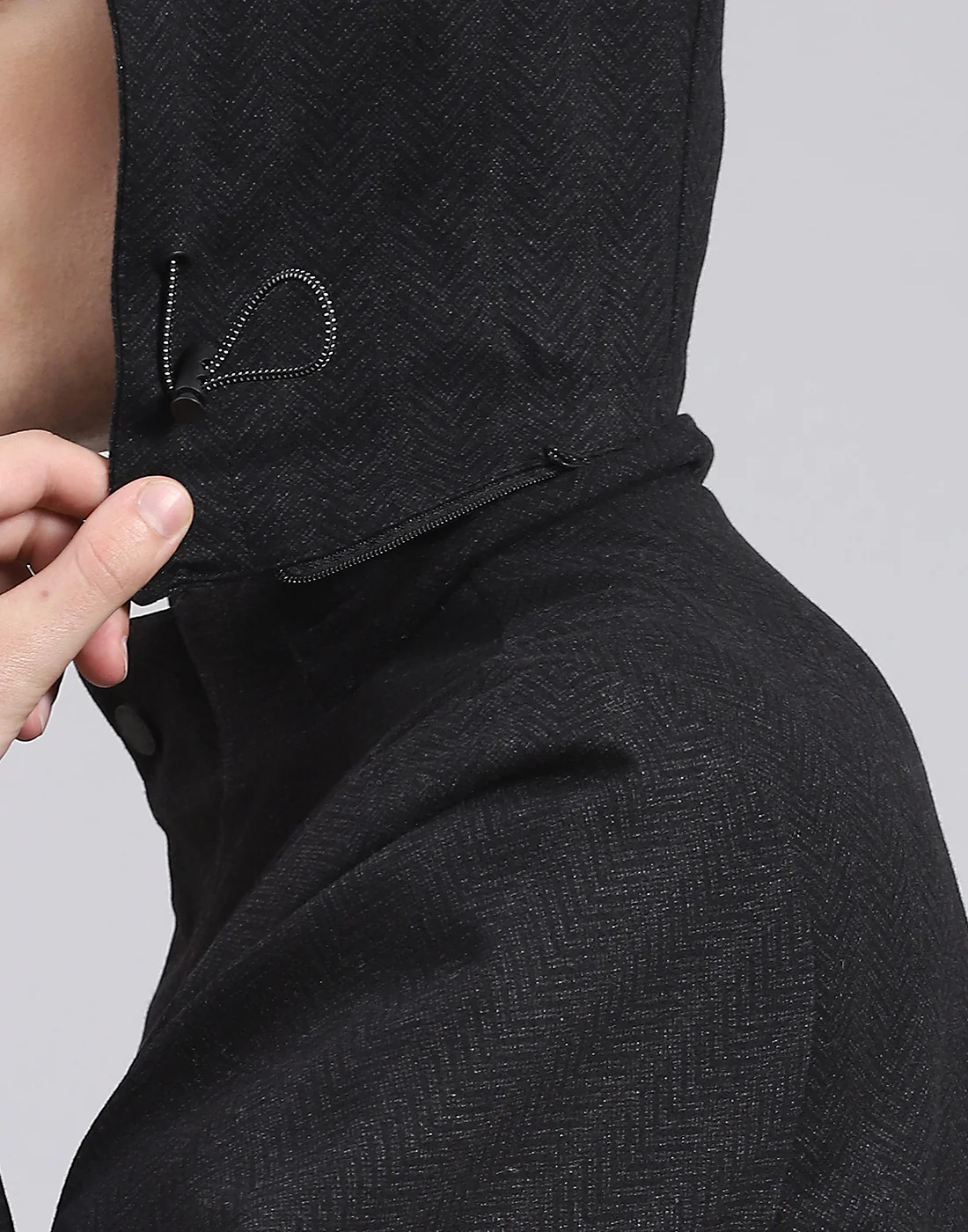 Men Black Solid Hooded Full Sleeve Jacket - Image 7