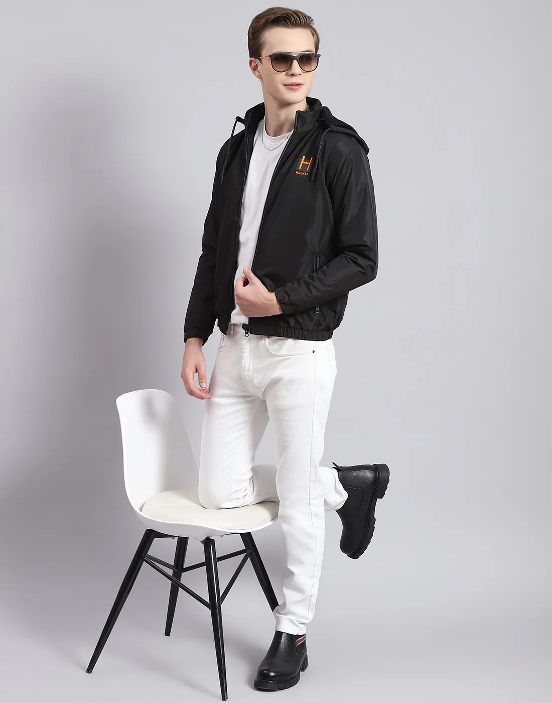 Men Black Solid Hooded Full Sleeve Jacket - Image 2