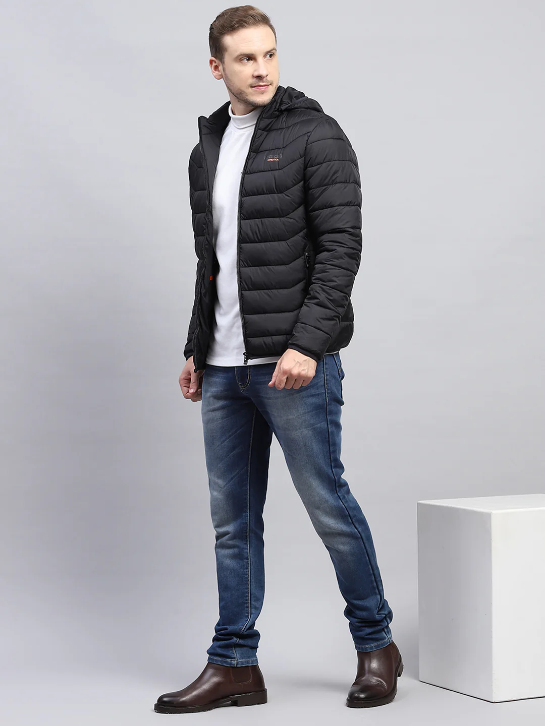 Men Black Solid Hooded Full Sleeve Heating Jacket - Image 2