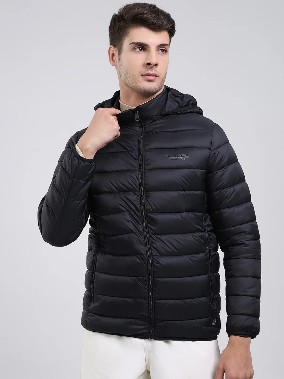 Men Black Solid Hooded Full Sleeve Heating Jacket - Image 3