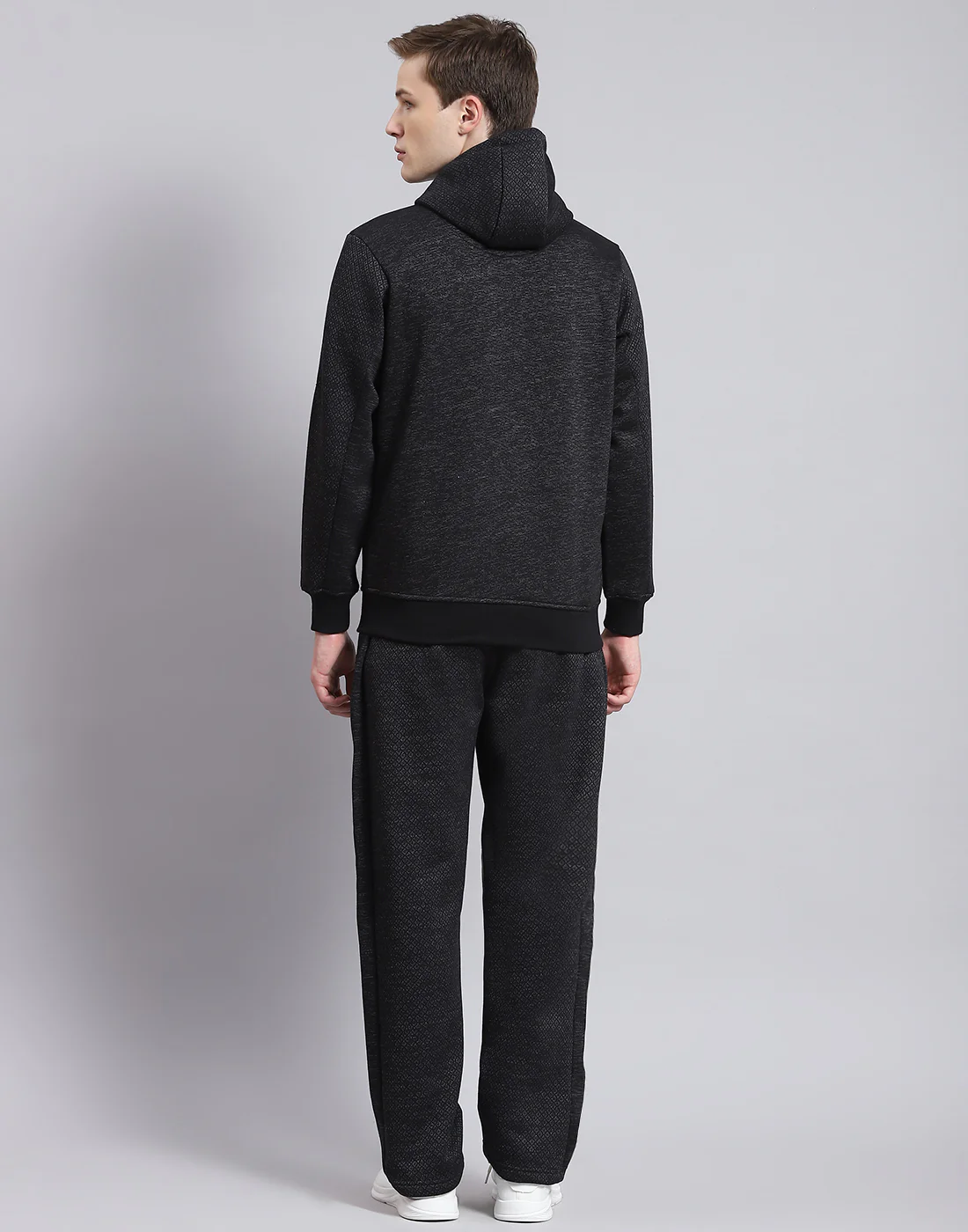 Men Black Solid Hooded Full Sleeve Tracksuit - Image 5