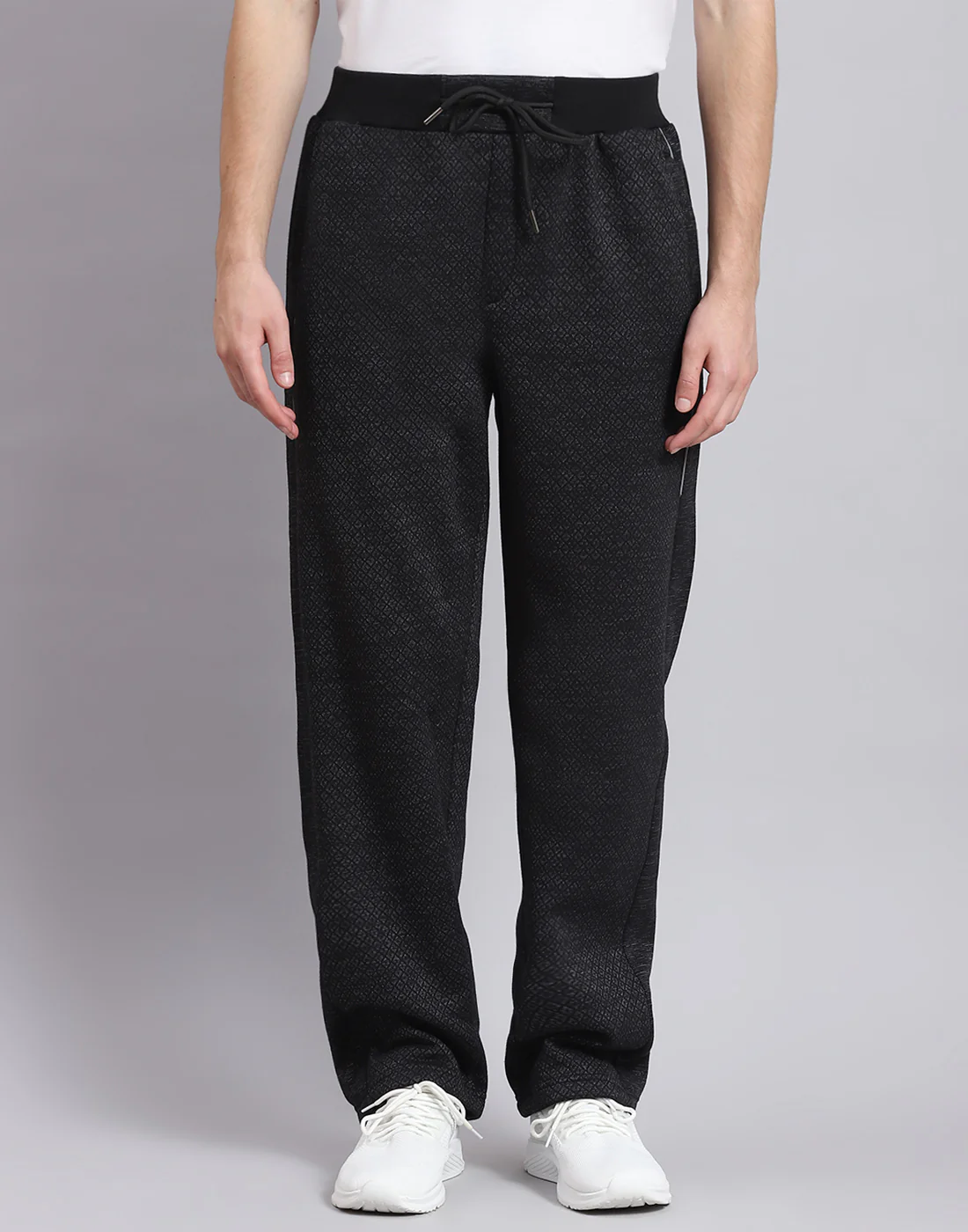 Men Black Solid Hooded Full Sleeve Tracksuit - Image 7
