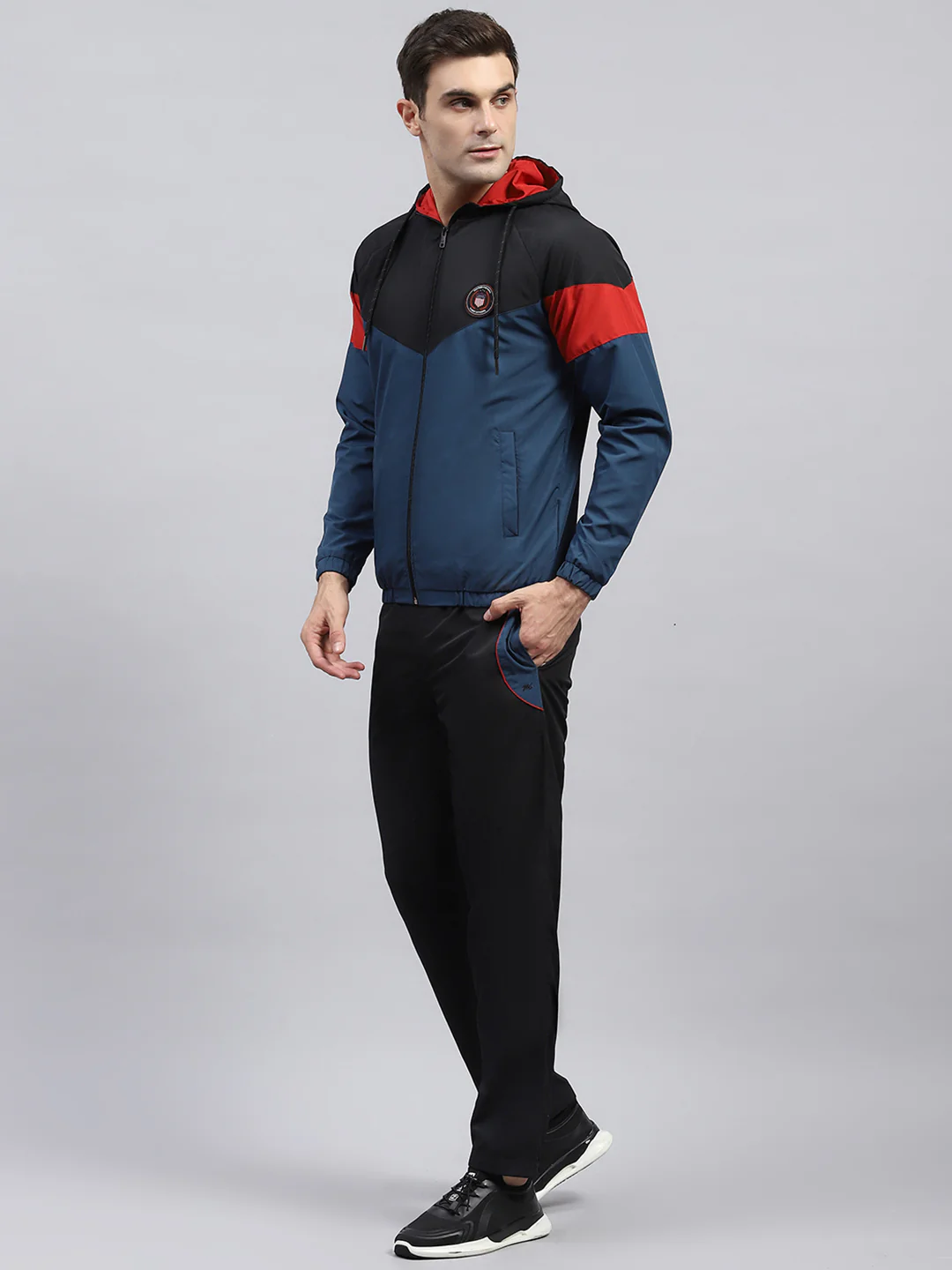 Men Black Solid Hooded Full Sleeve Winter Tracksuit - Image 3