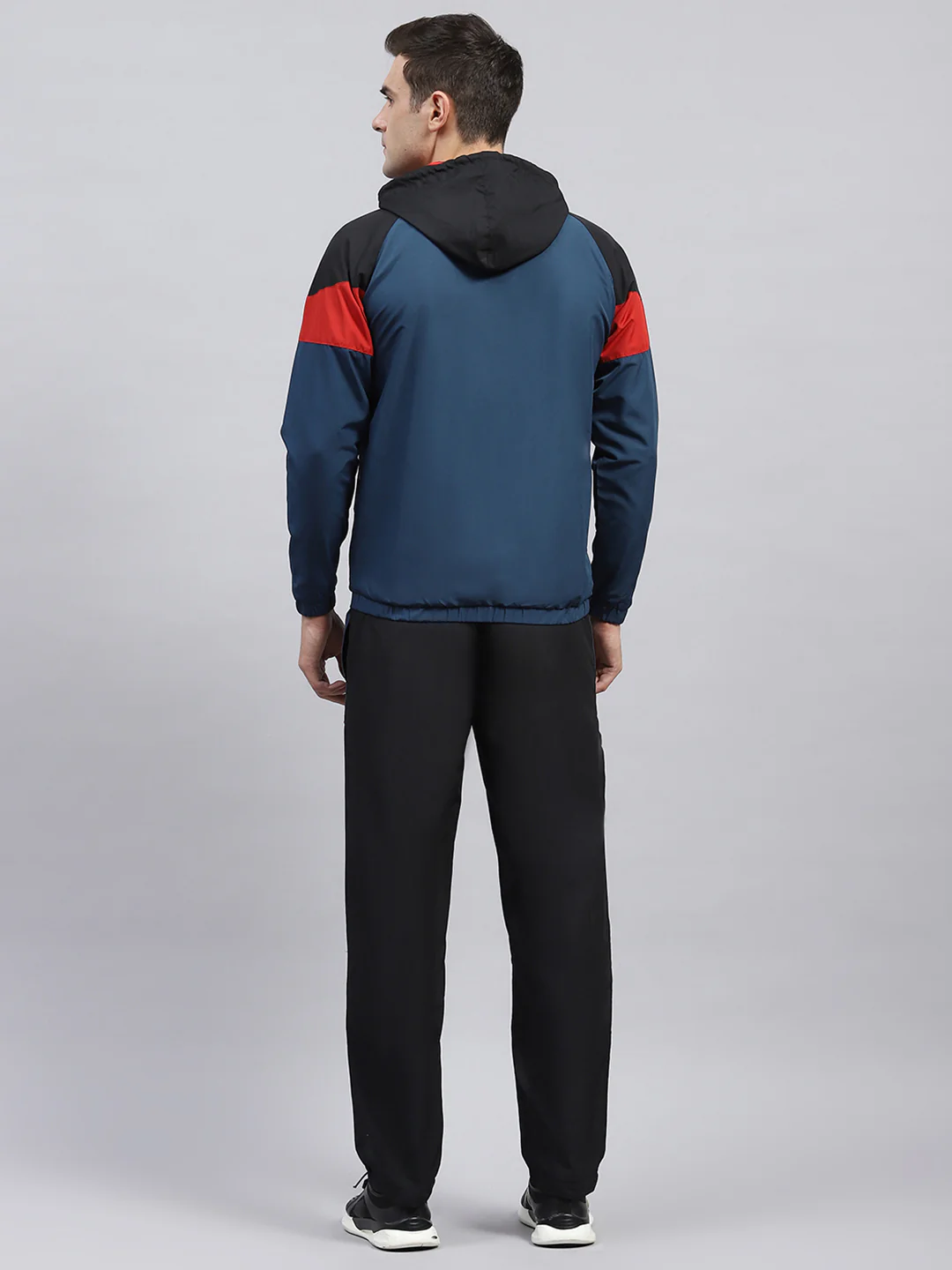 Men Black Solid Hooded Full Sleeve Winter Tracksuit - Image 5