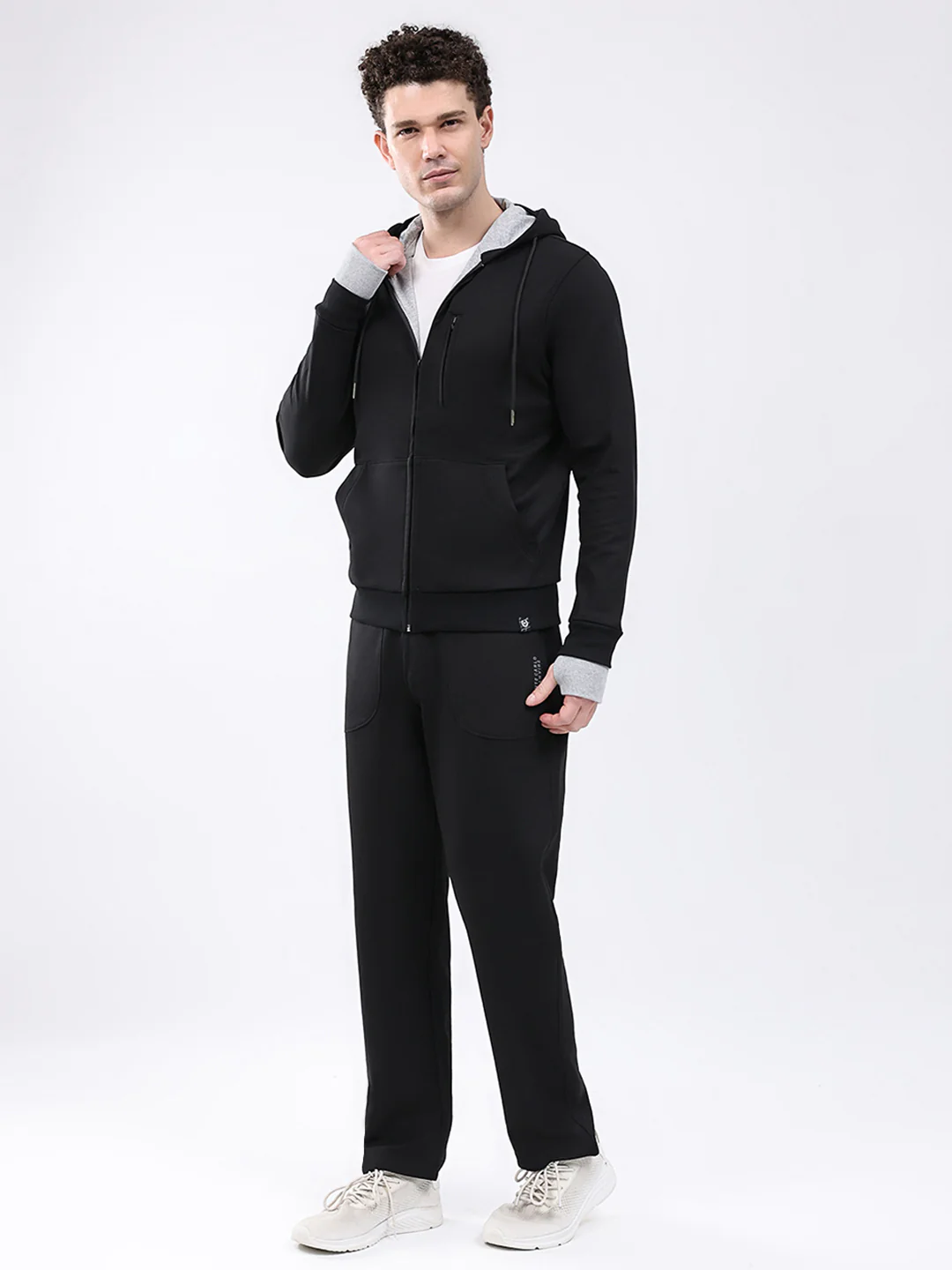 Men Black Solid Hooded Full Sleeve Winter Tracksuit - Image 3