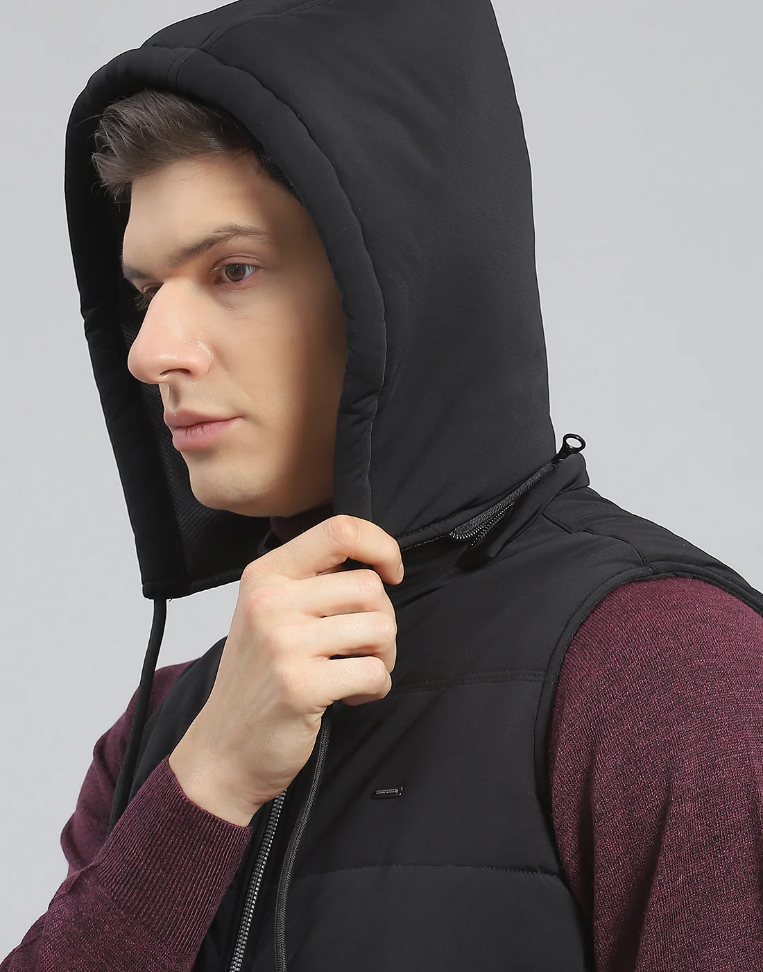 Men Black Solid Hooded Sleeveless Jacket - Image 7