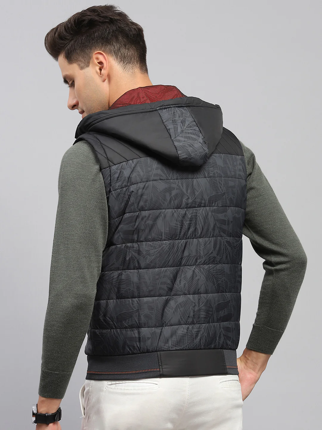 Men Black Solid Hooded Sleeveless Jacket - Image 5