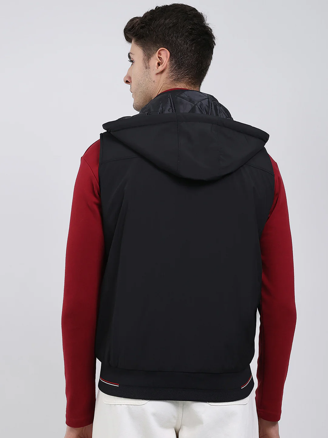 Men Black Solid Hooded Sleeveless Jacket - Image 5
