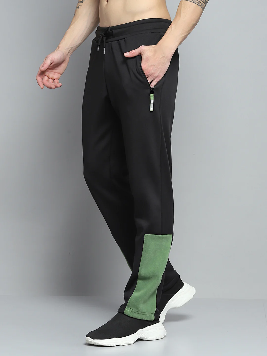Rock.it Men Black Solid Mock Neck Full Sleeve Winter Tracksuit - Image 7