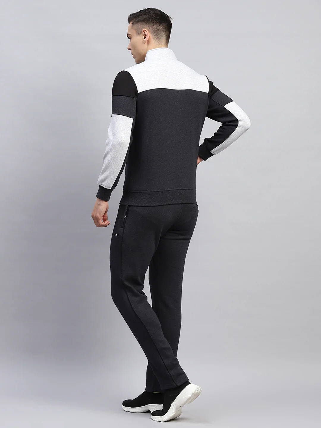 Men Black Solid Mock Neck Full Sleeve Winter Tracksuit - Image 5