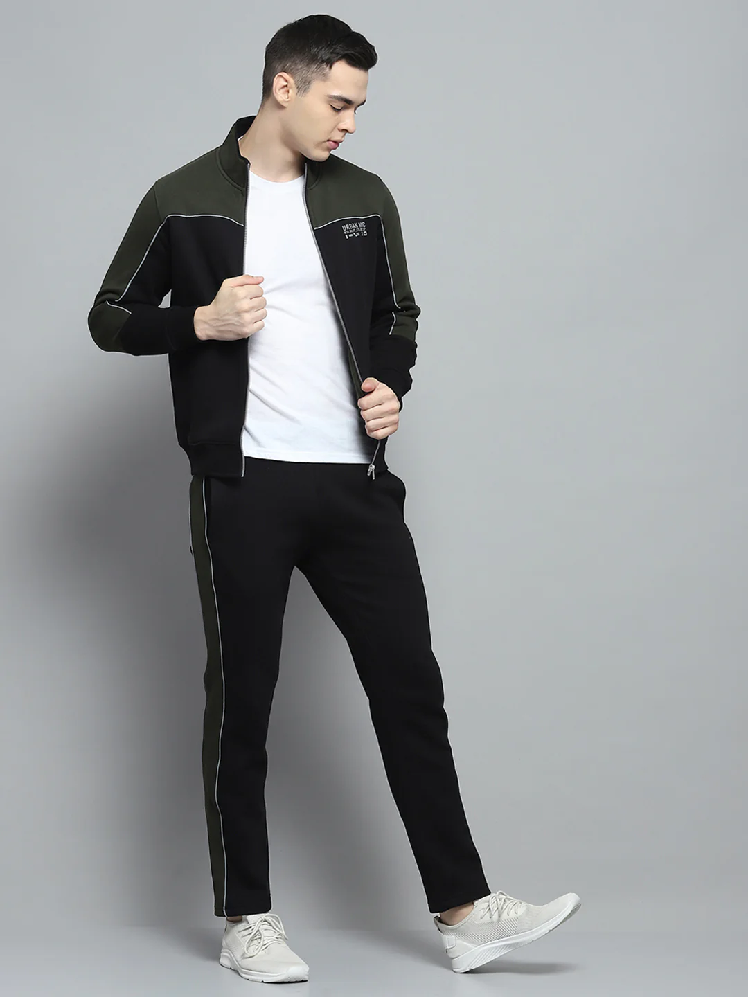 Men Black Solid Mock Neck Full Sleeve Winter Tracksuit - Image 2