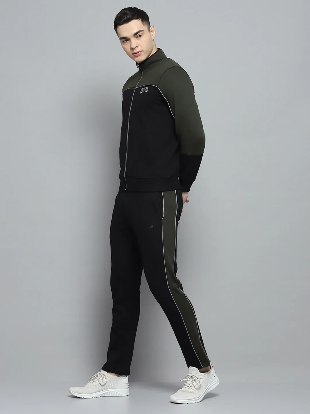Men Black Solid Mock Neck Full Sleeve Winter Tracksuit - Image 3