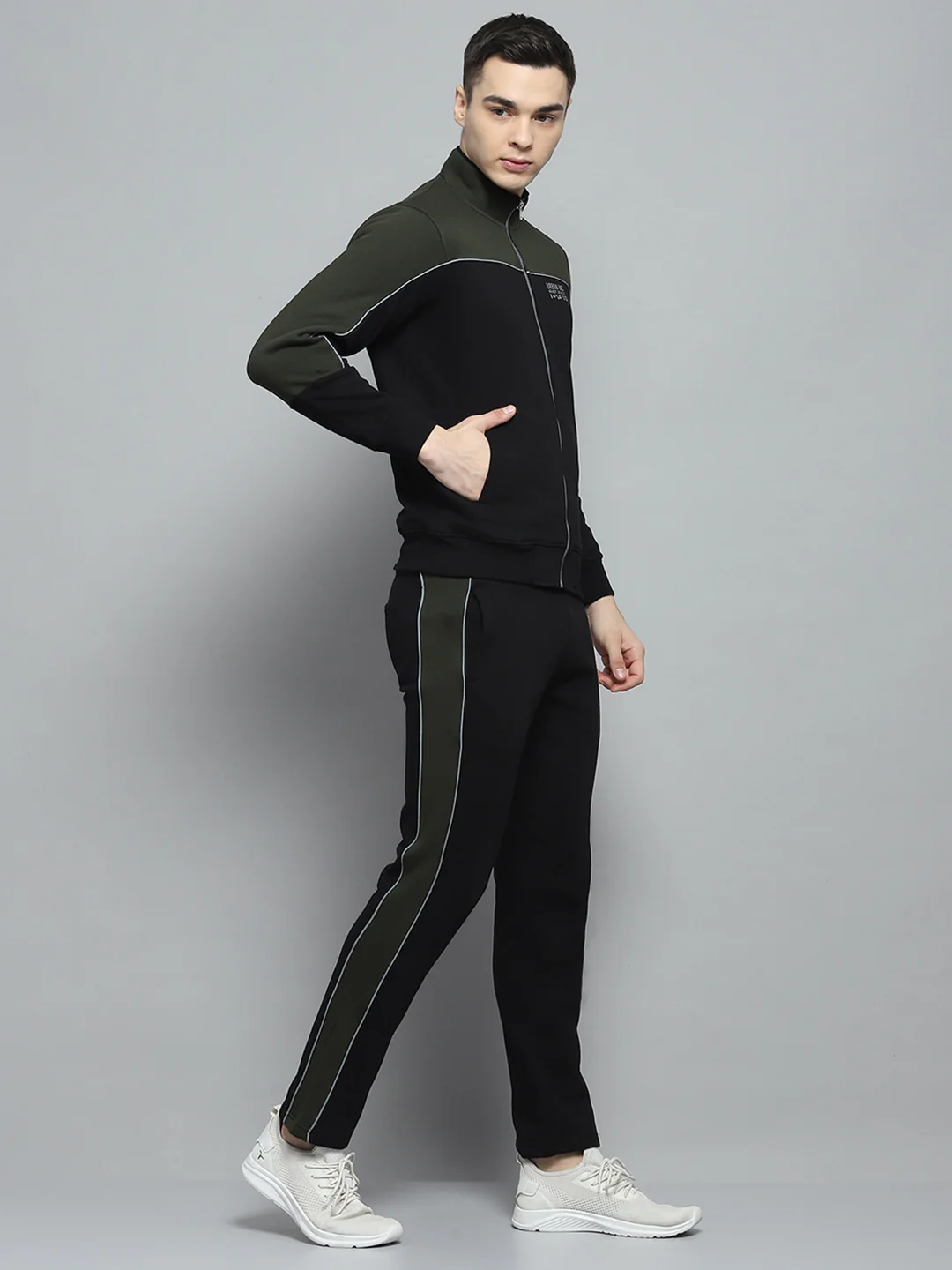 Men Black Solid Mock Neck Full Sleeve Winter Tracksuit - Image 4