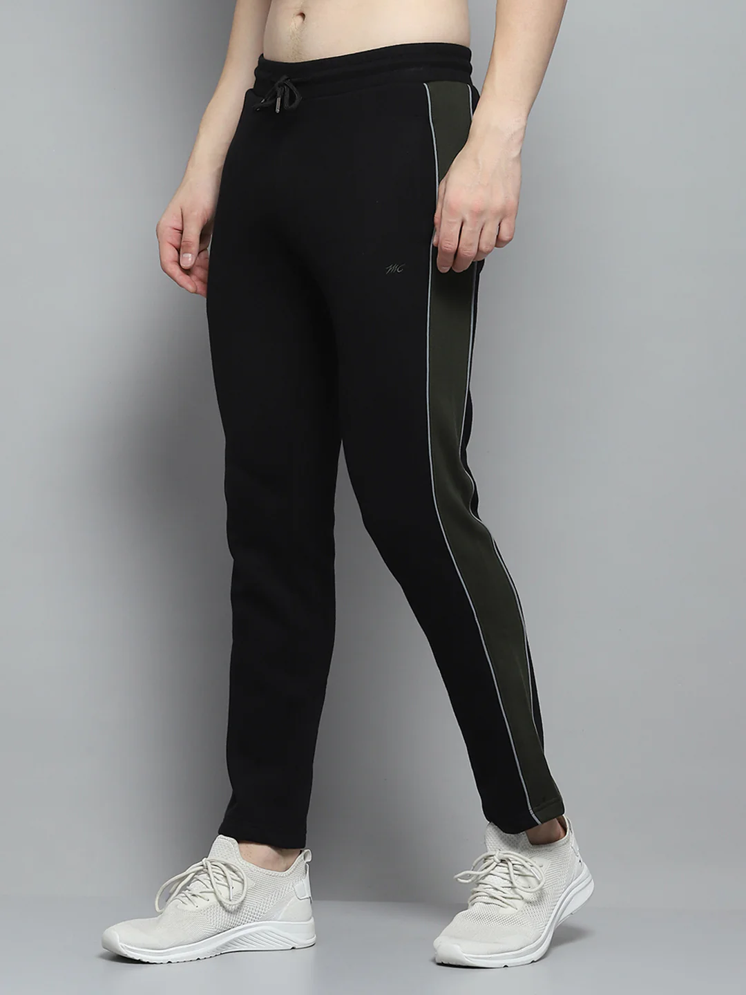 Men Black Solid Mock Neck Full Sleeve Winter Tracksuit - Image 7