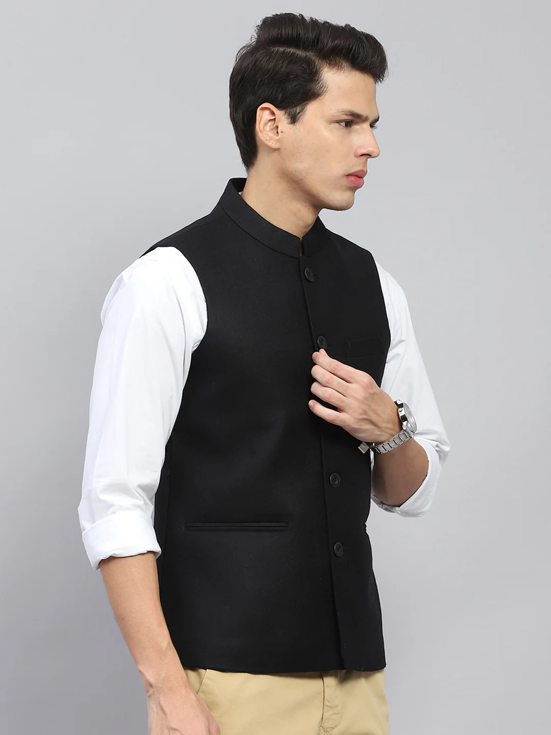 Men Black Solid Mock Neck Sleeveless Jacket - Image 4